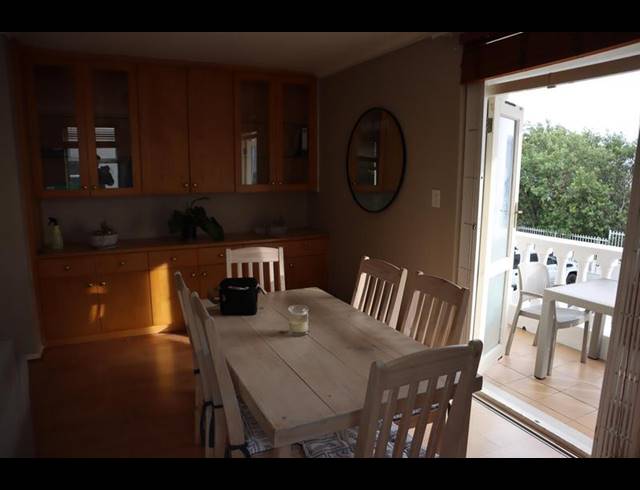 2 BEDROOM PROPERTY TO RENT IN VREDEHOEK